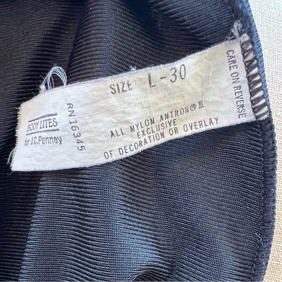 Vintage 1980s Nylon Slip with lace trim and side slit Size Large - Picture 5 of 6